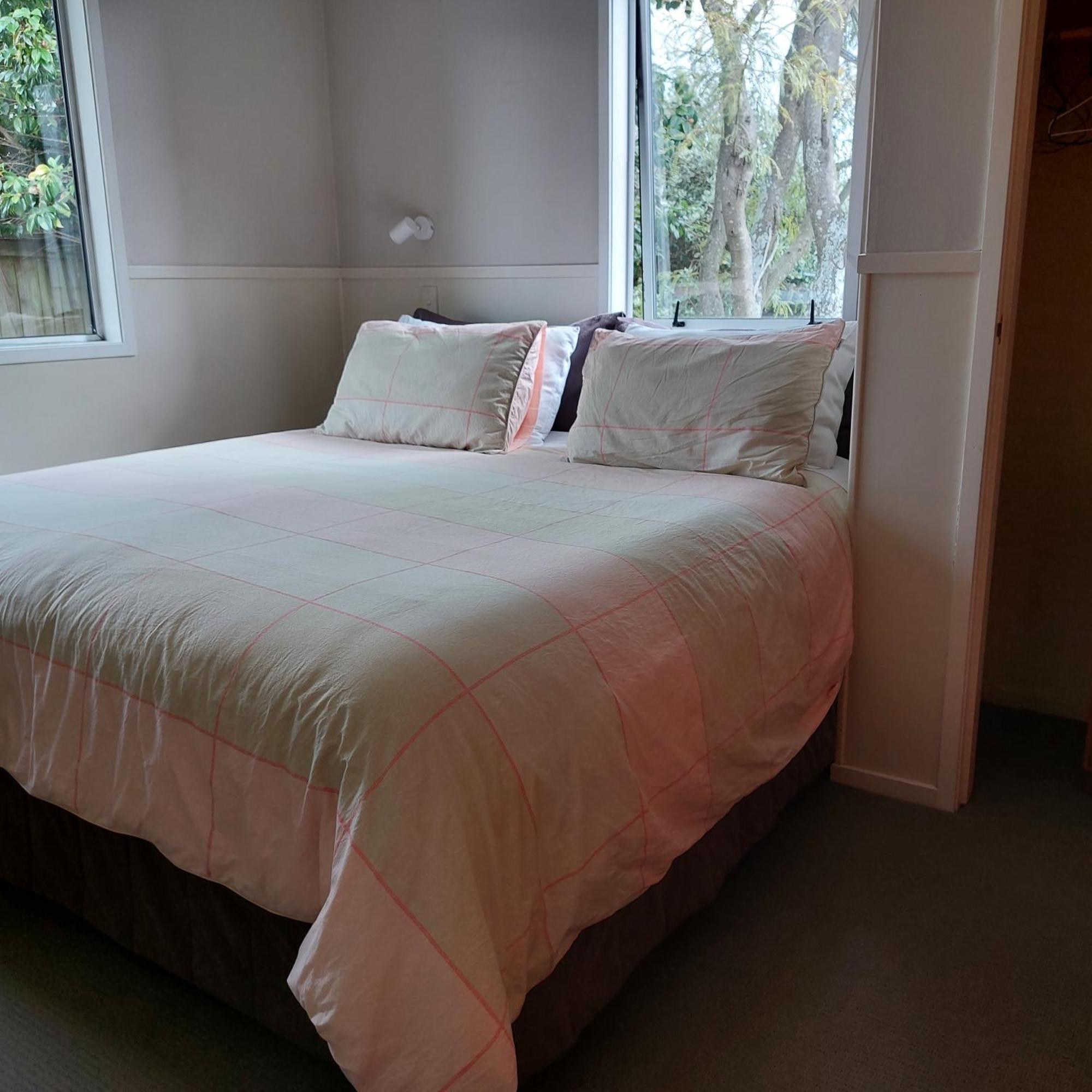 Bed And Breakfast Happy Home Taupo Accommodation Exterior photo