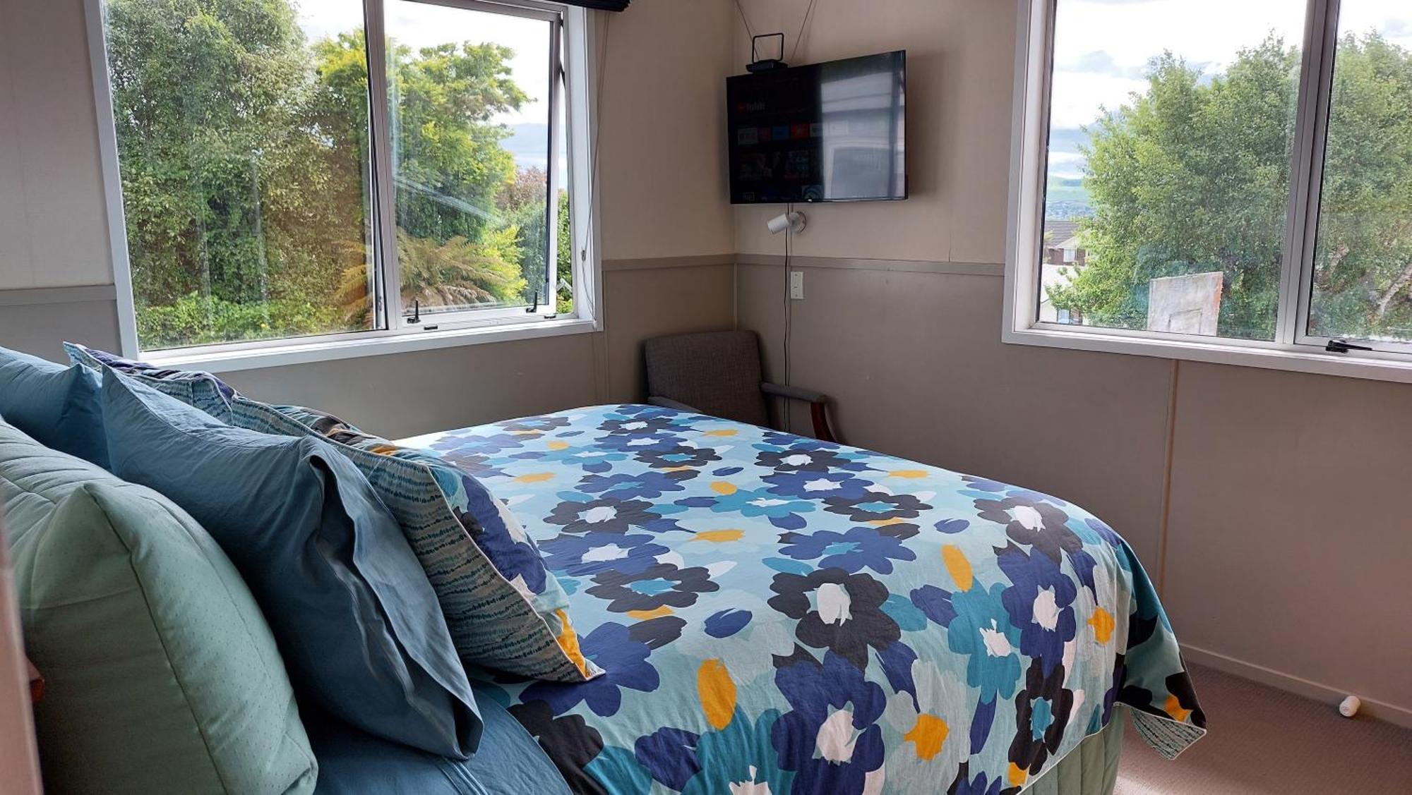 Bed And Breakfast Happy Home Taupo Accommodation Exterior photo